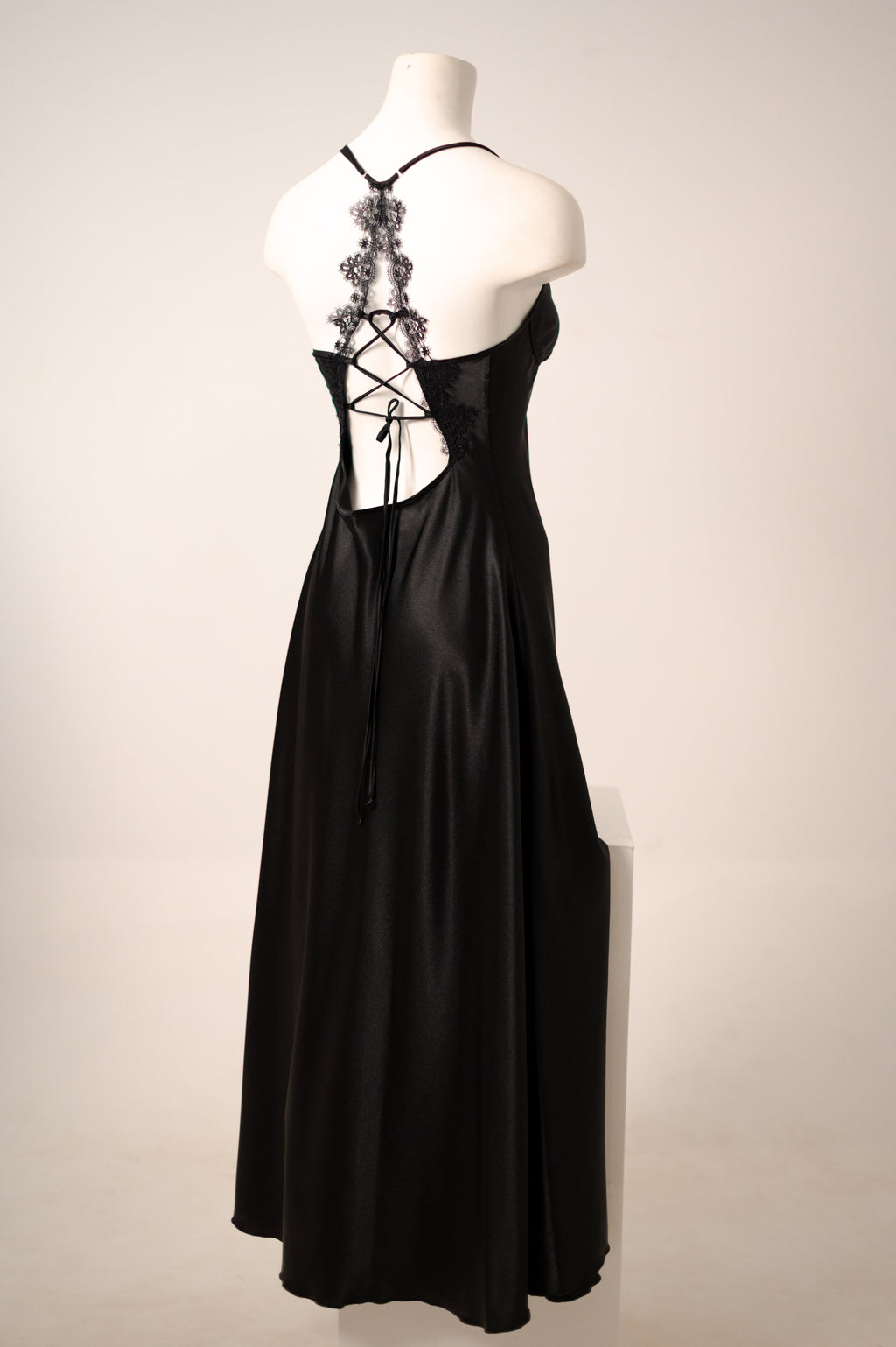Moonlit grace gown 1507