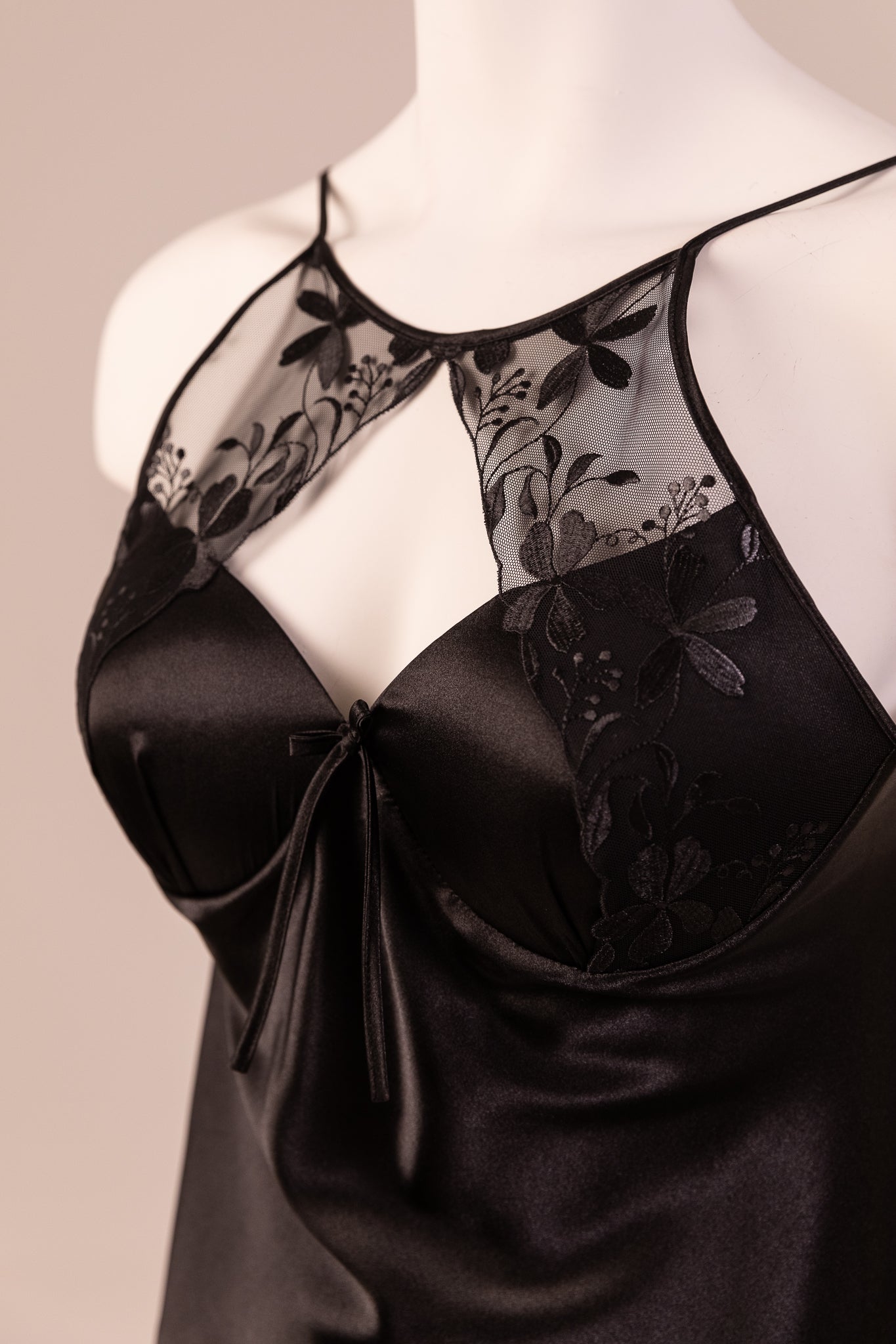 2285 noir bloom