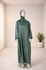 Praying Isdal with Cap