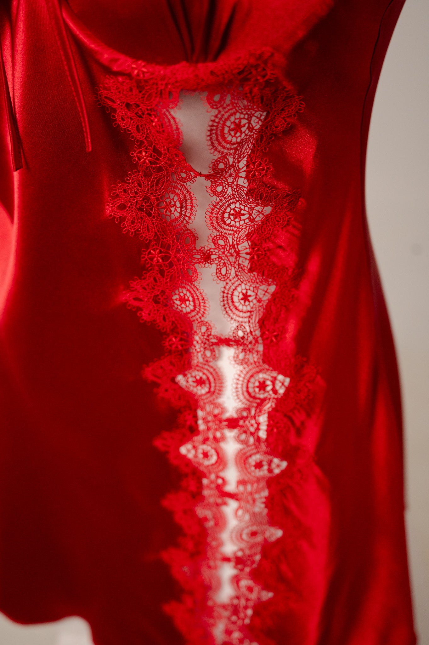 Lace slit mini 3057