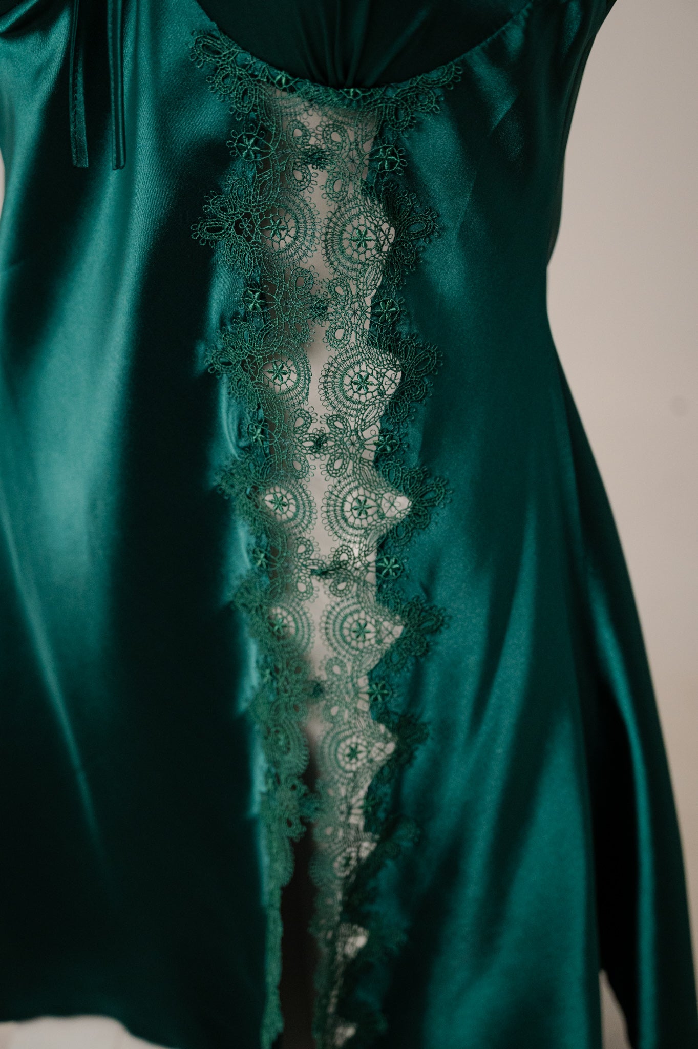 Lace slit mini 3057