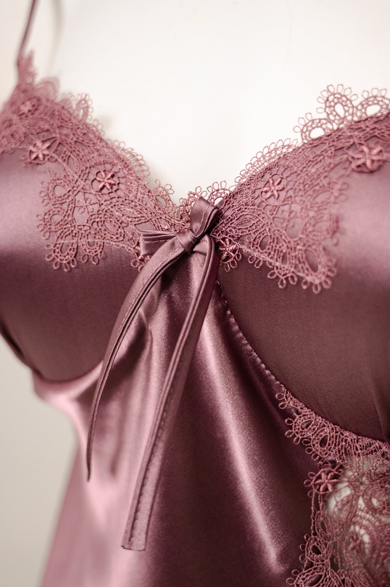 Lace slit mini 3057