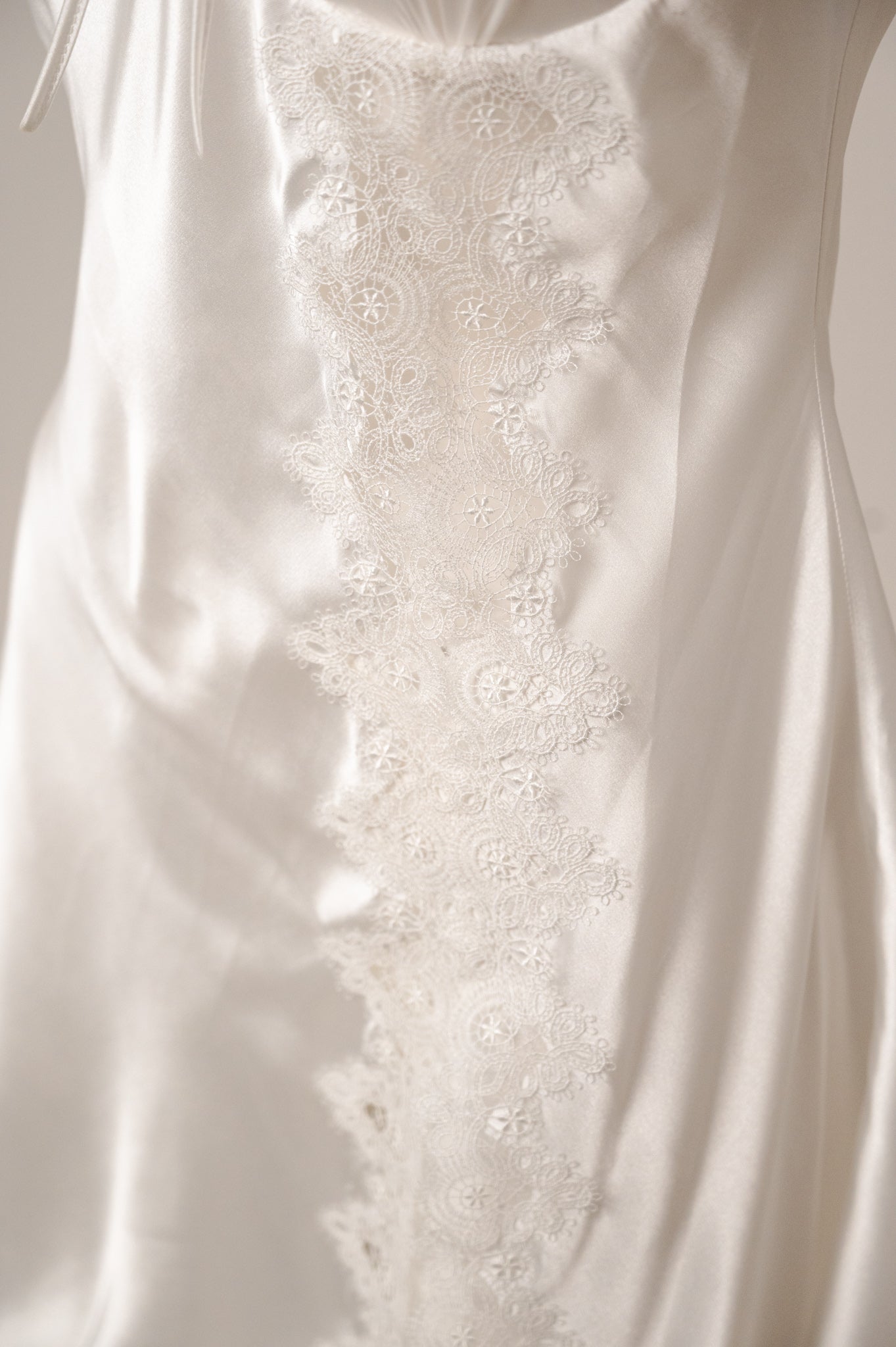Lace slit mini 3057