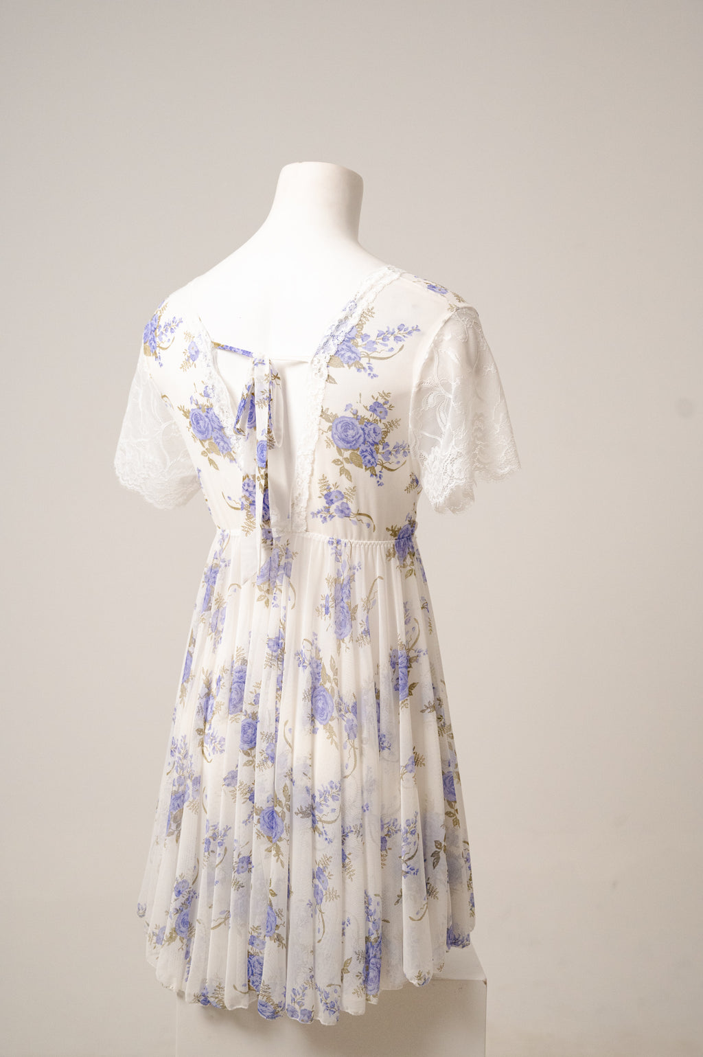 See through rose whisper 04444
